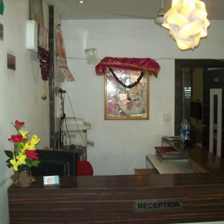 Hotel Mid - Way Inn กันตินาการ์ ภายนอก รูปภาพ