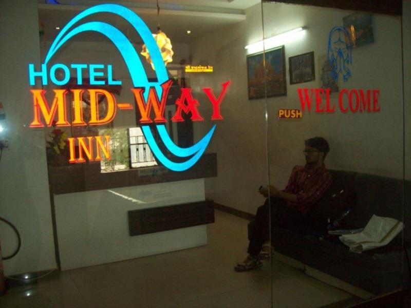 Hotel Mid - Way Inn กันตินาการ์ ภายนอก รูปภาพ